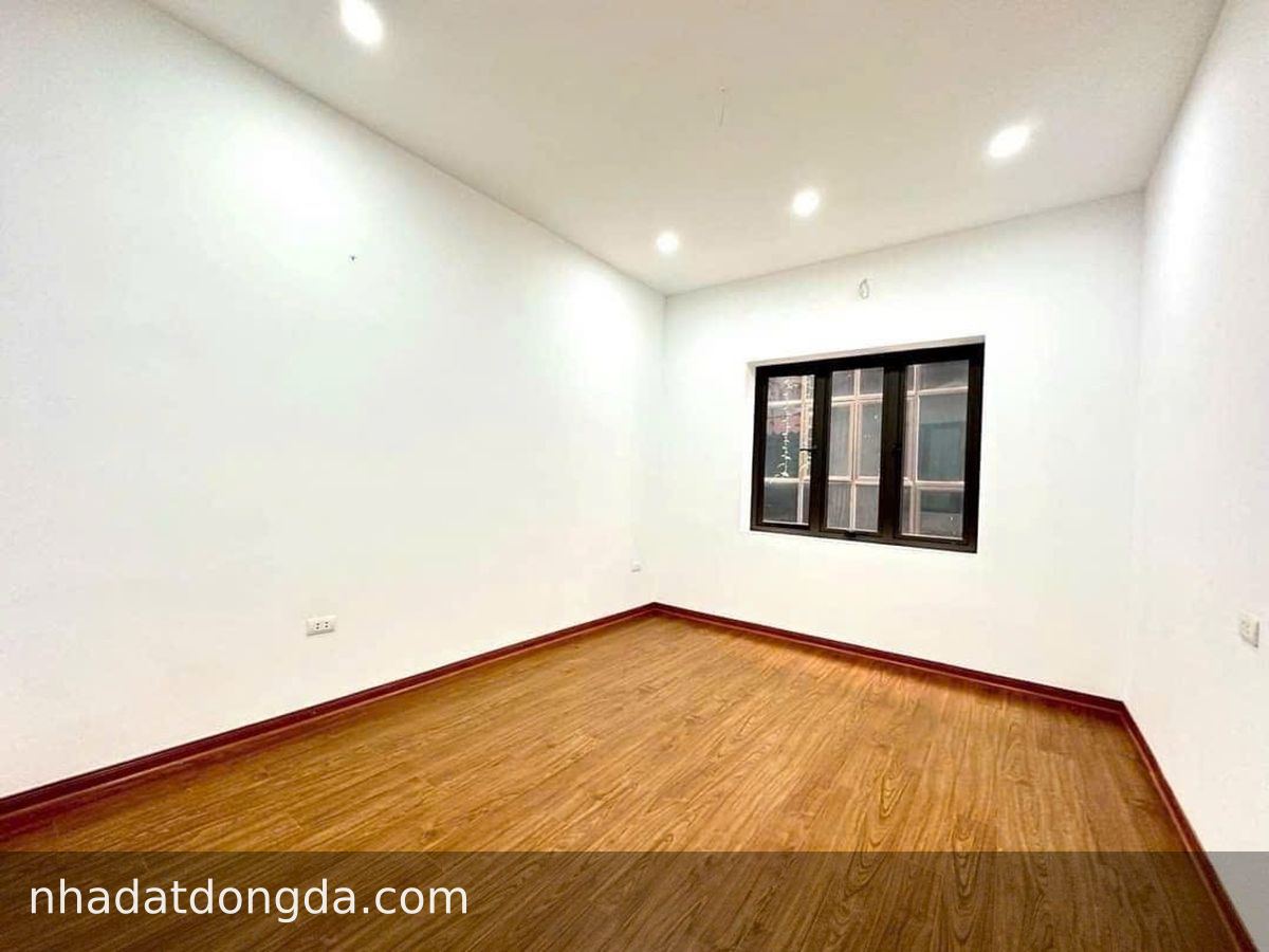 Nhà Ngõ Cẩm Văn Đê La Thành, Ô Chợ Dừa, 10.8 tỷ